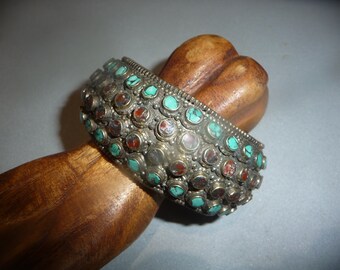 bracelet manchette turquoises cornaline sur argent ciselé