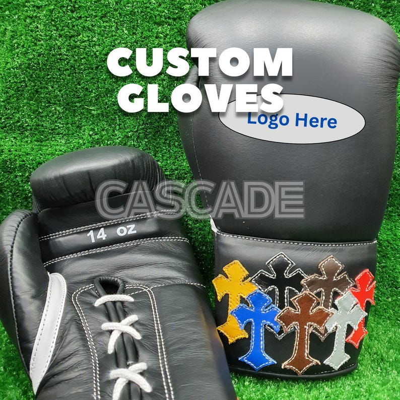 K&ouml;nnte beinhalten: Schwarze Boxhandschuhe mit wei&szlig;en N&auml;hten und farbenfrohen Kreuzdesigns. Auf den Handschuhen steht "CUSTOM GLOVES" und "CASCADE". Ein Handschuh ist mit "14 oz" beschriftet und hat ein wei&szlig;es Oval mit "Logo Here".