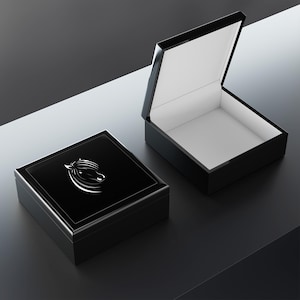 Elegant Horse-Themed Jewelry Box, Personalized Gift for Horse Lovers, Storage for Necklaces & Earrings, Unique Home Decor, Equine Art
