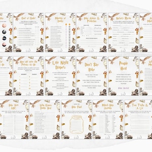 Puede incluir: Un conjunto de 10 tarjetas de juego de baby shower imprimibles con un tema de bosque caprichoso. Las tarjetas presentan un fondo marr&oacute;n claro con acentos dorados e ilustraciones de b&uacute;hos, hongos y globos aerost&aacute;ticos. Los t&iacute;tulos de los juegos incluyen "&iquest;Qui&eacute;n conoce mejor a mam&aacute;?", "Consejos y predicciones para beb&eacute;s", "Pa&ntilde;ales nocturnos" y "Dos verdades y una mentira".
