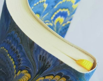 Diario Jaspeado - Papel 100% Reciclado - Pluma de Pavo Real - Con Banda Elástica y Marcapáginas