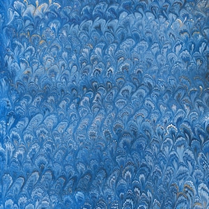 Hoja de papel azul oscuro jaspeada a mano - papel de encuadernación - papel de decoupage - papel de scrapbooking - Diseño de pavo real