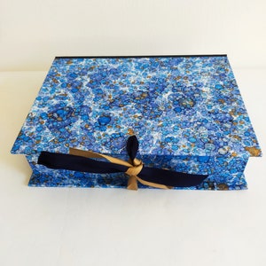 Wooden box with linen ties (small) - hand marbled