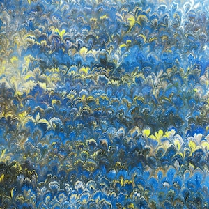 Blau und grün marmorierter Bogen Papier - Pfauendesign
