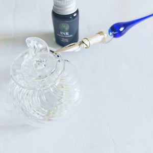 Set penna a immersione, calamaio e boccetta di inchiostro in vetro di Murano. Calamaio in vetro per penne a immersione e penne per calligrafia, calamaio da scrivania e set di penne