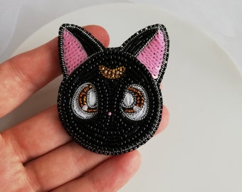 Luna cat Sailor moon brooch. Anime jewelry. Kawaii beaded pin. Embroidery brooch handmade.