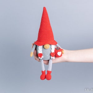 Gnomes au crochet avec des tasses, motif amigurumi au crochet, motifs au crochet pour la Saint-Valentin, cadeau au crochet pour couple, coeur au crochet image 6