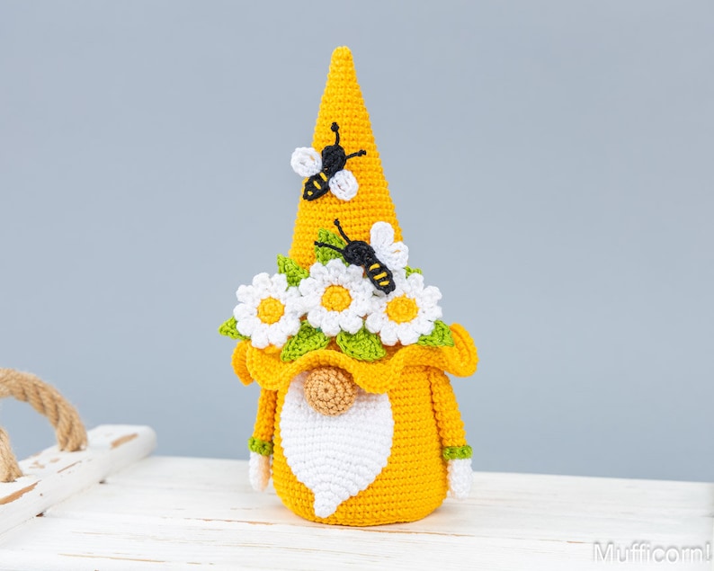 Crochet pattern gnome bowl for Mother's day with crochet flowers, Crochet bee gnome amigurumi pattern, Spring crochet decor, Crochet daisy image 3