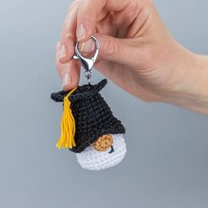 Crochet patterns Mini Graduation gnome keychains, Crochet keychain pattern, Graduation gifts crochet gnome keychain pattern, Crochet gift image 7