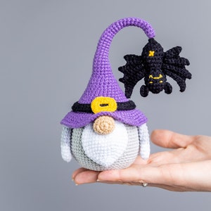 Crochet patterns Halloween gnome and crochet bat pattern, Halloween crochet gnome pattern, Crochet Halloween bat decor, Cute bat pattern imagen 8
