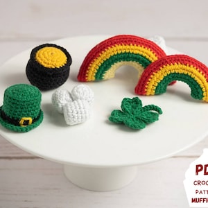 St Patricks day crochet pattern: Leprechaun hat and Pot of gold amigurumi keychain, Rainbow crochet keyring, Four leaf clover pattern