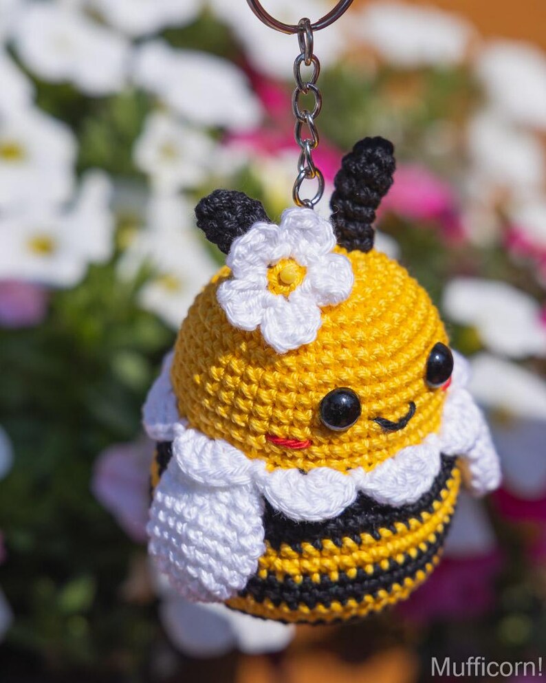 Crochet Bee Pattern, Amigurumi bee crochet keychain pattern, Crochet pattern bumble bee car hanger, Crochet animals pattern, Crochet flower image 7