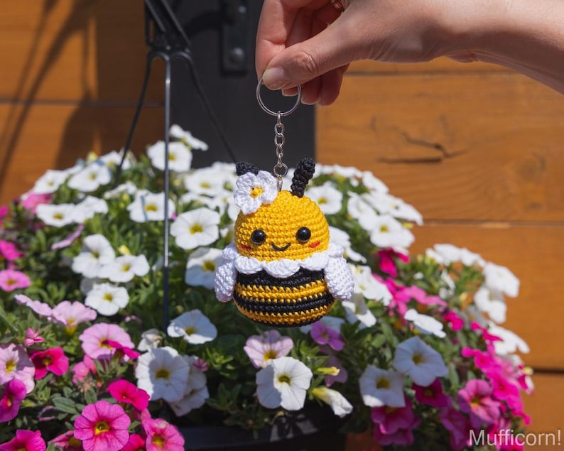 Crochet Bee Pattern, Amigurumi bee crochet keychain pattern, Crochet pattern bumble bee car hanger, Crochet animals pattern, Crochet flower image 10