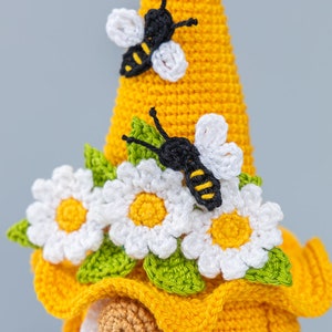 Crochet pattern gnome bowl for Mother's day with crochet flowers, Crochet bee gnome amigurumi pattern, Spring crochet decor, Crochet daisy image 6