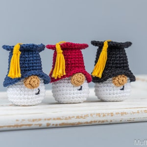 Crochet patterns Mini Graduation gnome keychains, Crochet keychain pattern, Graduation gifts crochet gnome keychain pattern, Crochet gift image 4