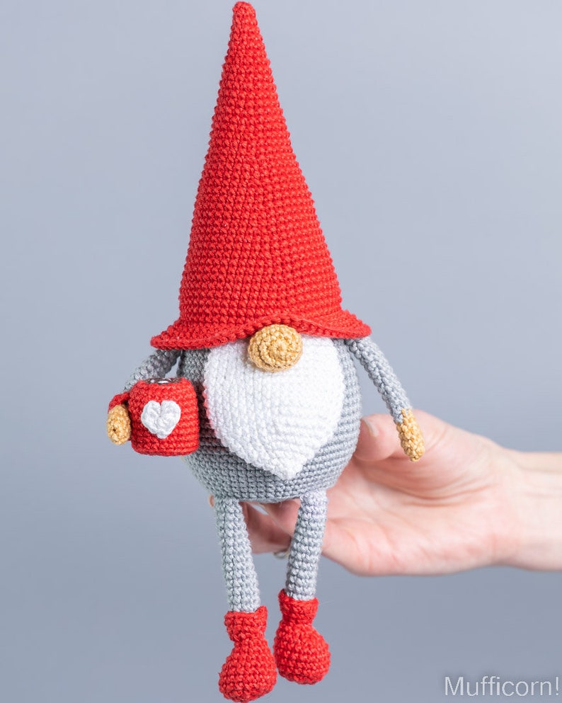 Gnomes au crochet avec des tasses, motif amigurumi au crochet, motifs au crochet pour la Saint-Valentin, cadeau au crochet pour couple, coeur au crochet image 10