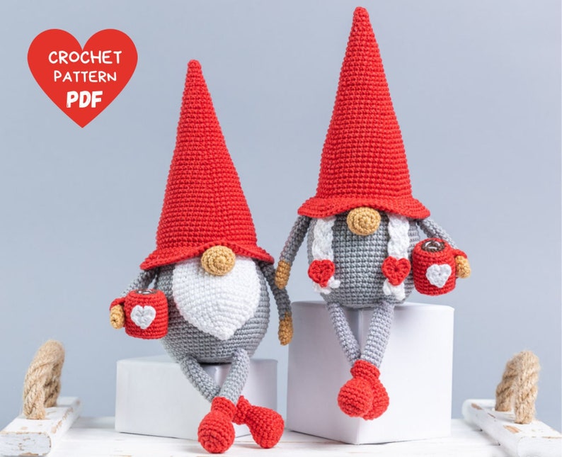 Gnomes au crochet avec des tasses, motif amigurumi au crochet, motifs au crochet pour la Saint-Valentin, cadeau au crochet pour couple, coeur au crochet image 1