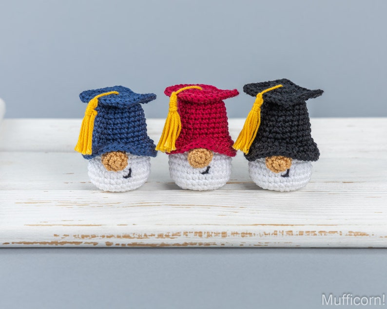 Patrones de crochet Mini llaveros de gnomos de graduación, Patrón de llaveros de crochet, Regalos de graduación patrón de llaveros de gnomos de crochet, Regalo de crochet imagen 9