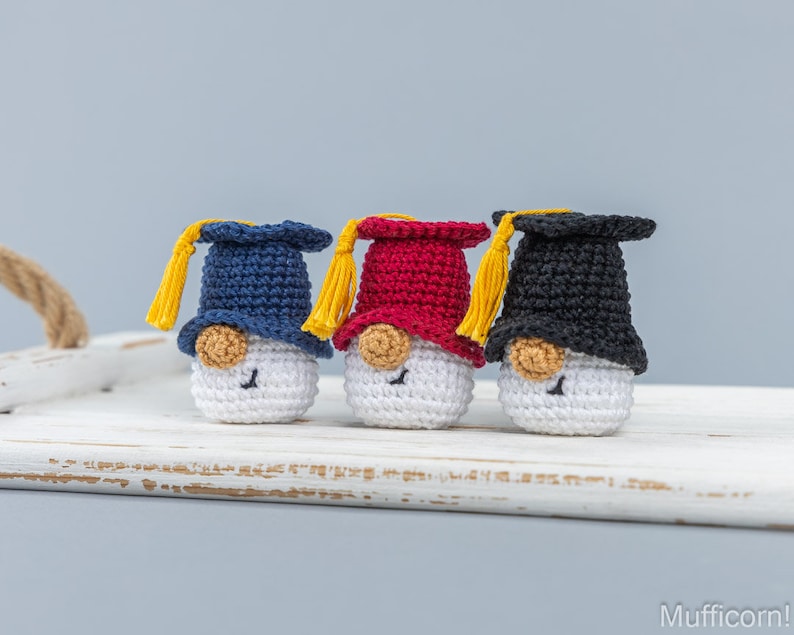 Modèles au crochet Mini porte-clés nain de remise des diplômes, Modèle de porte-clé au crochet, Cadeaux de remise des diplômes, Modèle de porte-clé gnome au crochet image 10