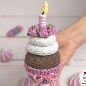 Birthday crochet cupcake pattern with flowers, Crochet food pattern for birthday decor, Birthday amigurumi food pattern, Crochet cake