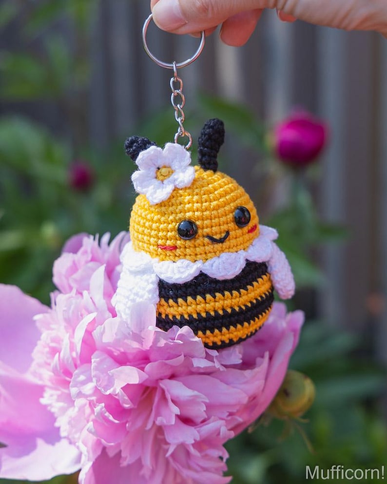 Crochet Bee Pattern, Amigurumi bee crochet keychain pattern, Crochet pattern bumble bee car hanger, Crochet animals pattern, Crochet flower image 9