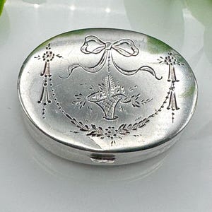 Edwardian Birmingham 1918 Sterling Silver & Gold Gilt Pill Box Crisford and Norris