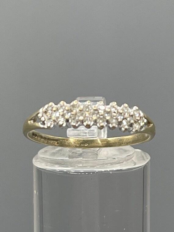 A vintage 9 ct 9 carat 9k gold hallmarked 375 for 1962 translucent green stone ring