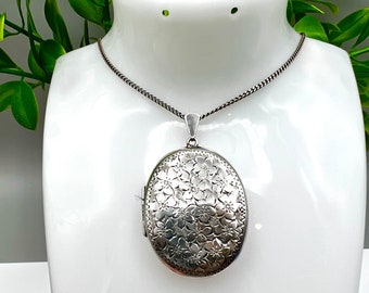 Vintage Very  Large Sterling Silver Locket & 20” Curb Chain Joseph Smith 1975