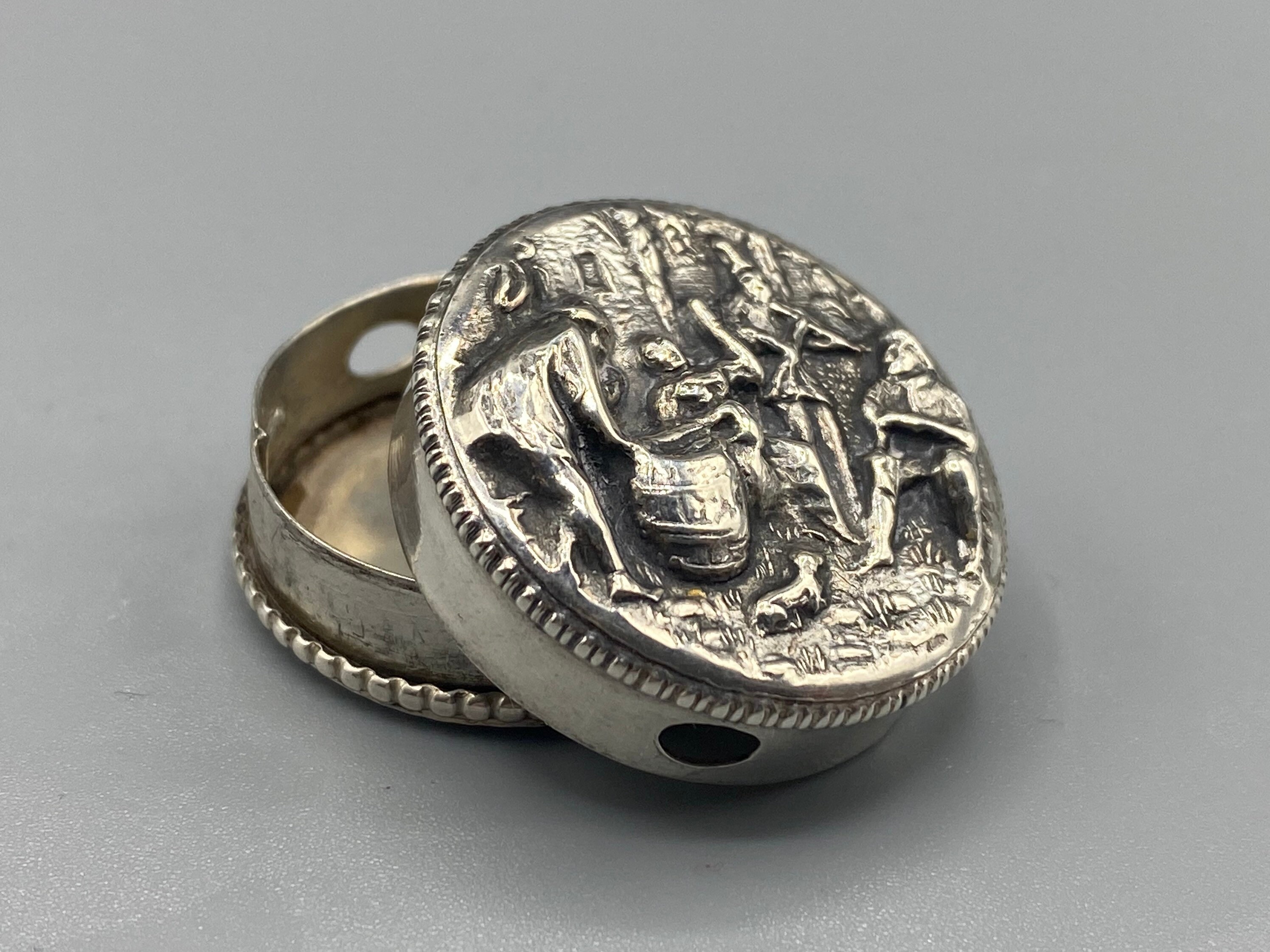 アンティーク雑貨 Vintage London Hallmark 1987 Pill Box Amazon.com: DingRound Silver Vintage Pill Box 7 Day Metal