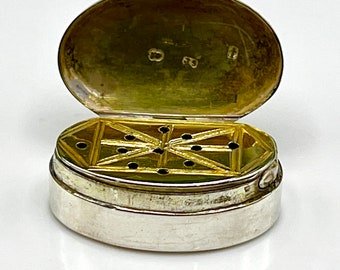 Georgian 1834 Solid Silver & Gold Gilt Oval Vinaigrette JESSE SARGEANT