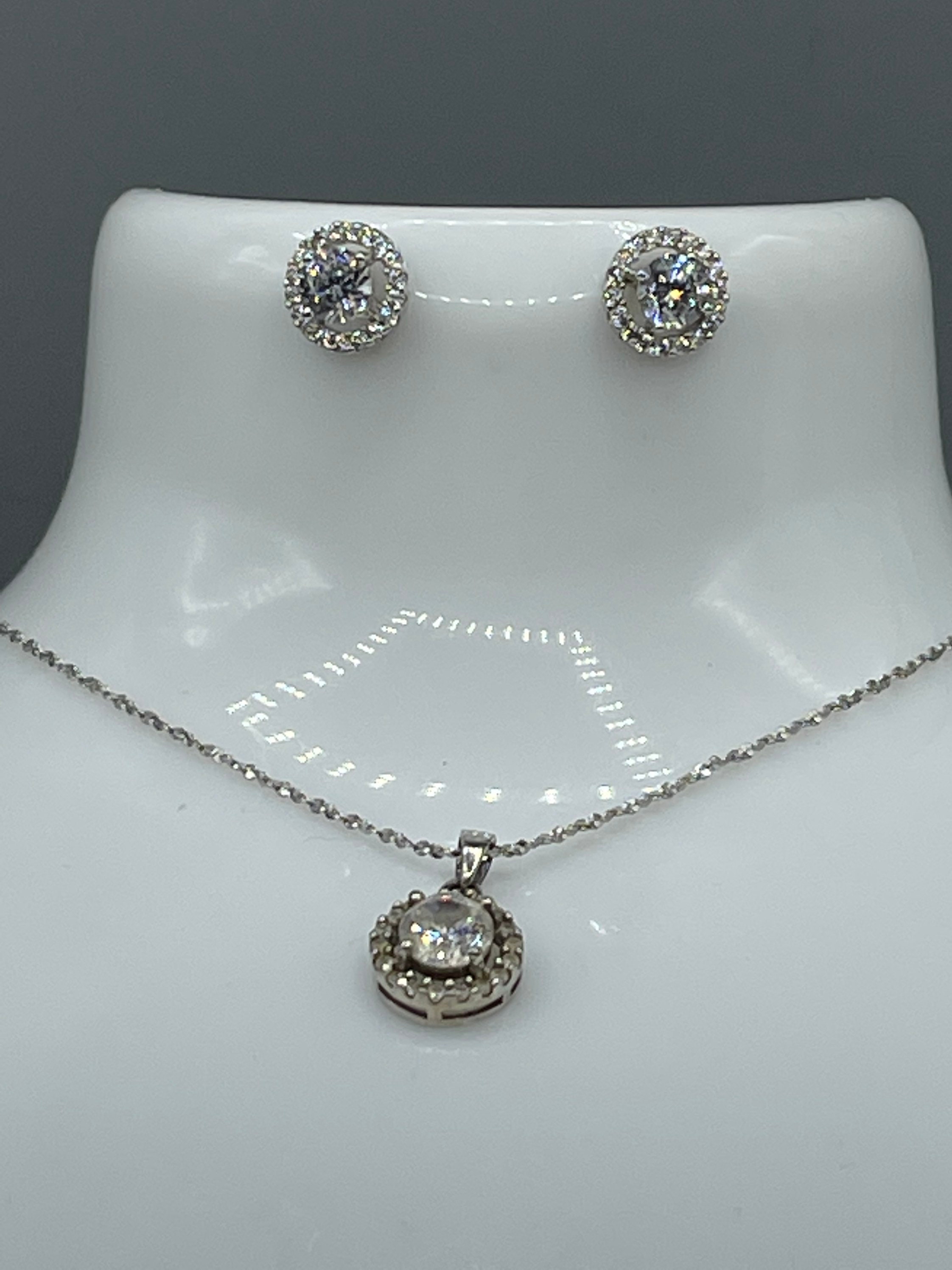 【冬バーゲン★特別送料無料！】 Hallmarked Vintage Sterling Necklace Gemstone Clear & Silver アクセサリー