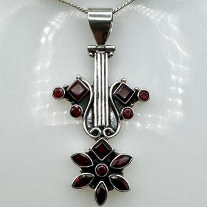 Art Nouveau Style Vintage Hallmarked Sterling & Garnet Pendant and 20” Chain