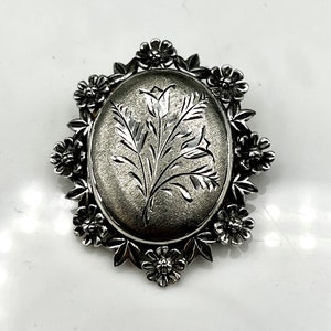 Vintage 1967 Hallmarked Large Solid Sterling Silver Brooch Locket Joseph Smith