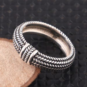 Anillo trenzado de plata oxidada: diseño de cuerda tribal vintage, anillo llamativo unisex