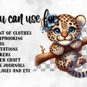 K&ouml;nnte beinhalten: Eine digitale Illustration eines niedlichen Cartoon-Leopard-Jungtiers mit blauen Augen, das auf einem Ast sitzt. Das Leopard-Jungtier tr&auml;gt eine blaue Blumenkrone. Das Bild ist auf einem wei&szlig;en Hintergrund mit einem karierten Muster.