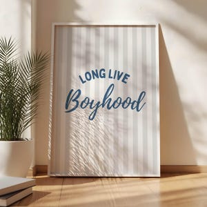 LONG LIVE BOYHOOD ポスター、レトロな保育園ポスター、印刷可能な男の子の部屋のポスター、クールな子供のポスター、男の子向けのデジタルポスター、青い保育園の装飾