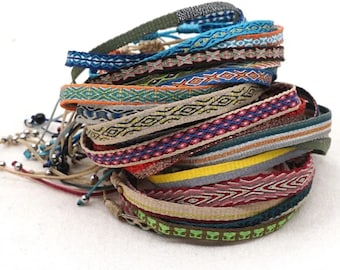 Acquista Bracciale in tessuto di lino colorato in cotone bohémien da donna, bracciale da uomo, regalo a catena in Italia a partire da 0.77 Acquista Bracciale in tessuto di lino colorato in cotone bohémien da donna, bracciale da uomo, regalo a catena in Italia a partire da 0.77