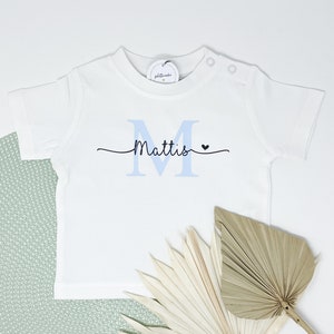 Personalisierbares Baby/Kinder-Shirt, Namenshirt, T-Shirt weiß, Initiale mit Namen, Textilveredelung, Kidsfashion, Rundhalsausschnitt Bild 3