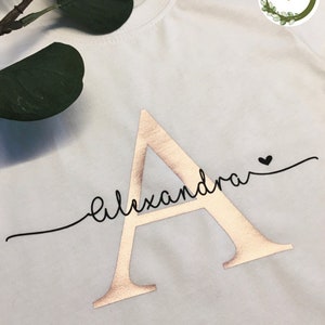 Personalisierbares Baby/Kinder-Shirt, Namenshirt, T-Shirt weiß, Initiale mit Namen, Textilveredelung, Kidsfashion, Rundhalsausschnitt Bild 7