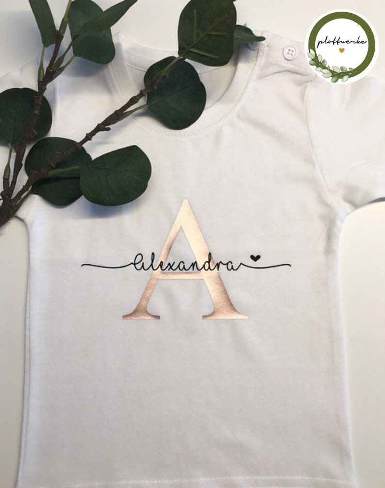 Personalisierbares Baby/Kinder-Shirt, Namenshirt, T-Shirt weiß, Initiale mit Namen, Textilveredelung, Kidsfashion, Rundhalsausschnitt Bild 6