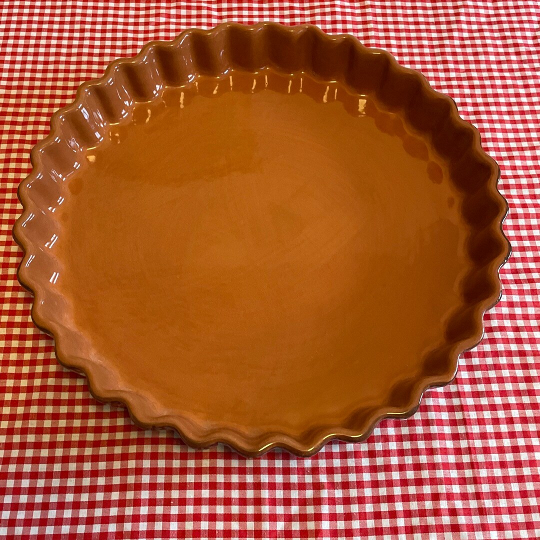 French Emile Henry Round Fluted Fluted Quiche or Pie Dish. 29cm