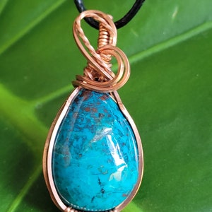 Chrysocolla, blauer Kristall, grüner Kristall, Halschakra, Kanalliebe, Kommunikation, Kristall anhänger, Halskette, Schmuck, Geschenk, Geschenk,
