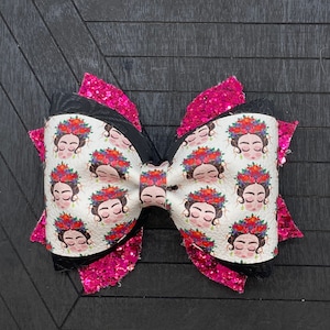 Frida bows