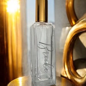 Engraved Perfume Bottle Wedding Shower Favor, Personalized Glass Gift for Bridal Guests, Elegant Custom Party Favor for Wedding Day