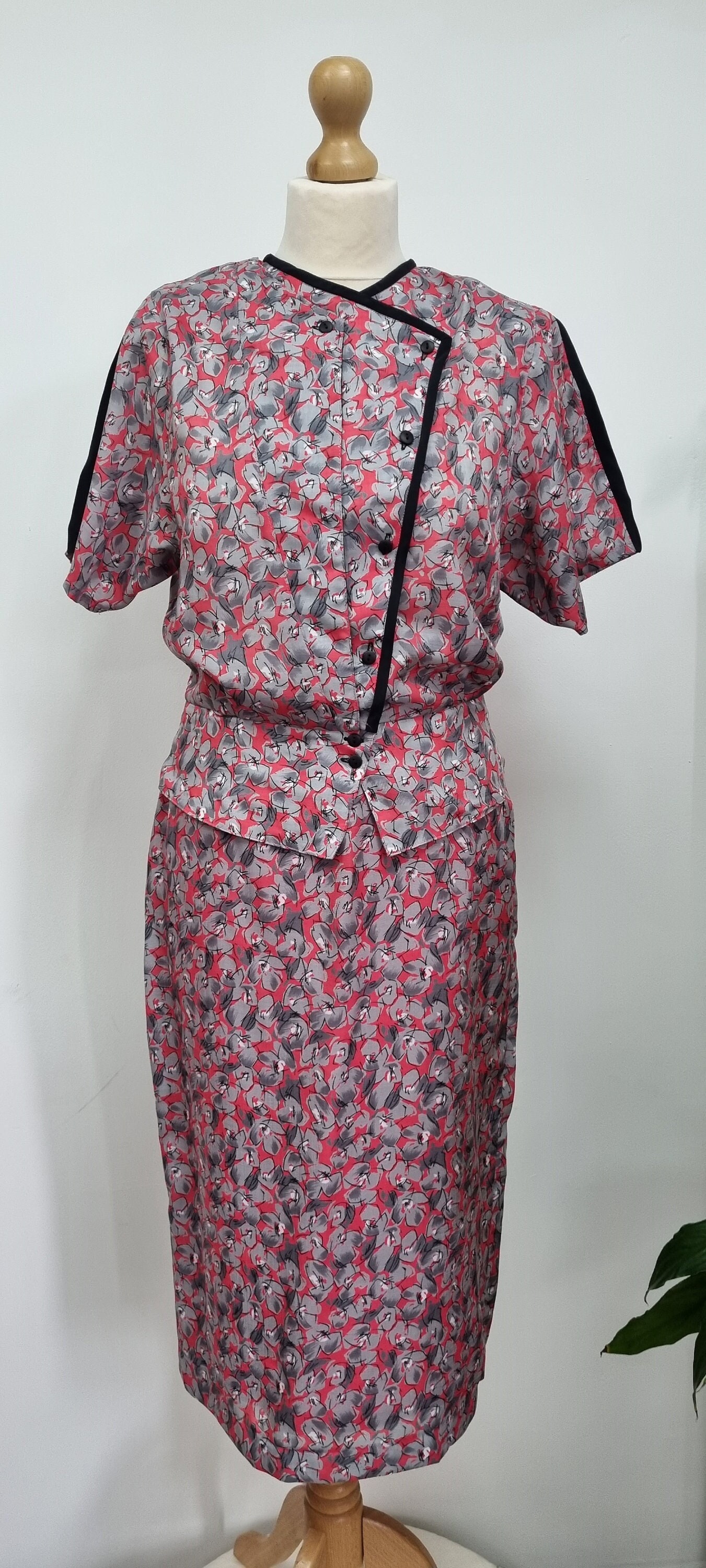 Real Vintage Search Engine 1940s Style 2 Piece Skirt Suit $59.12 AT vintagedancer.com