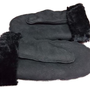 Lambskin mittens for women and men, black velour (rough leather)