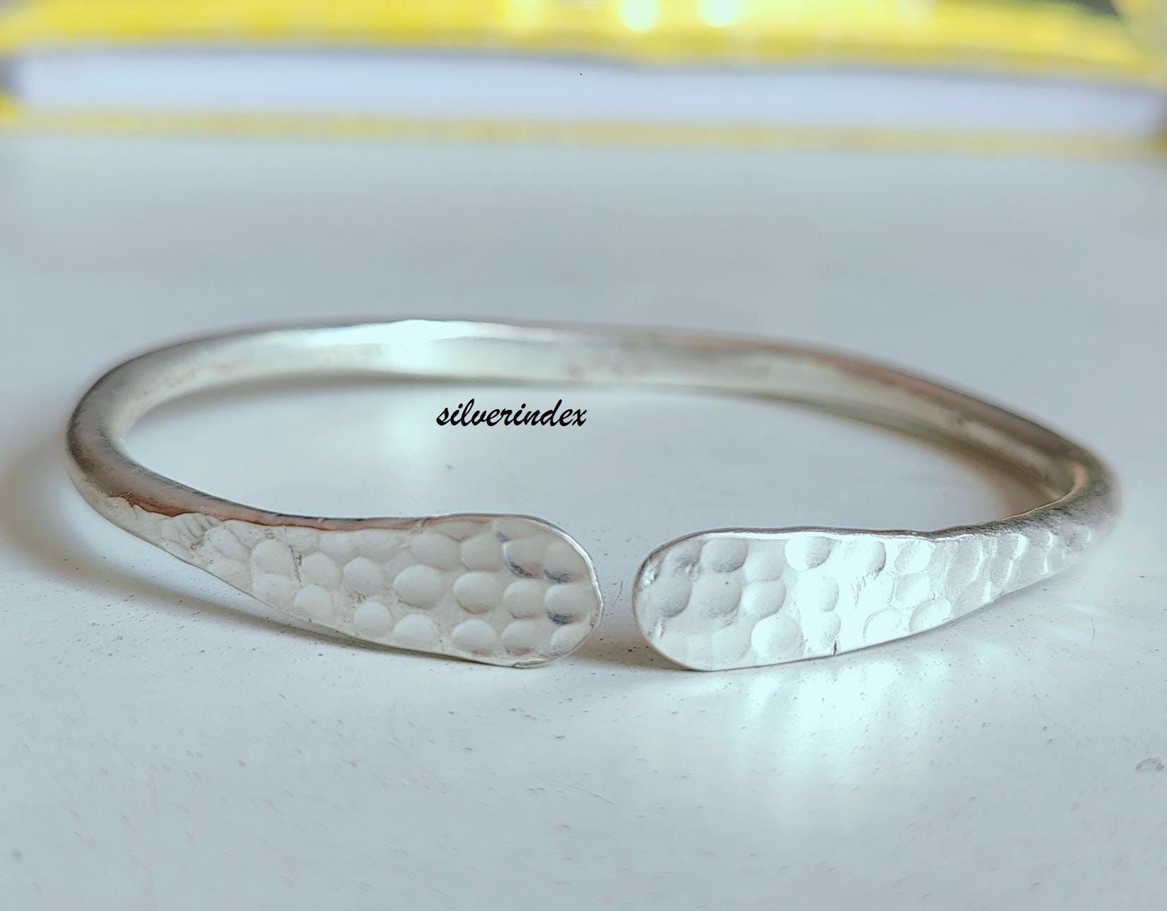 調節可能なハンマー加工925スターリングシルバーバングル