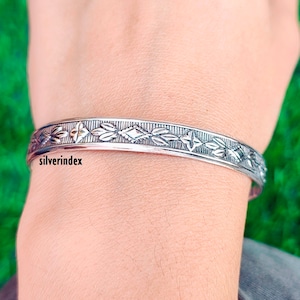 Pulseira/pulseira de prata esterlina com folha oxidada feita à mão, pulseira para mulheres, ideias de pulseiras para presente de Natal no Etsy, joias de pulseira para ela