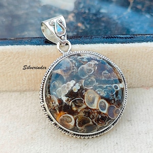 Turtella Pendant, Oyster Necklace, Daily Wear Pendant, Multi Color Jewelry, Oyster Pendant For Christmas Gift,Turtella  Fossil Pendant
