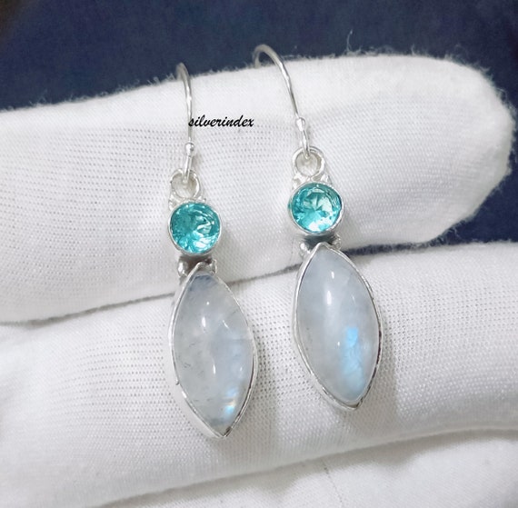Boucles D'oreilles Pendantes Argentées Avec Pierres Bleue Et Grise - Comme Neuves